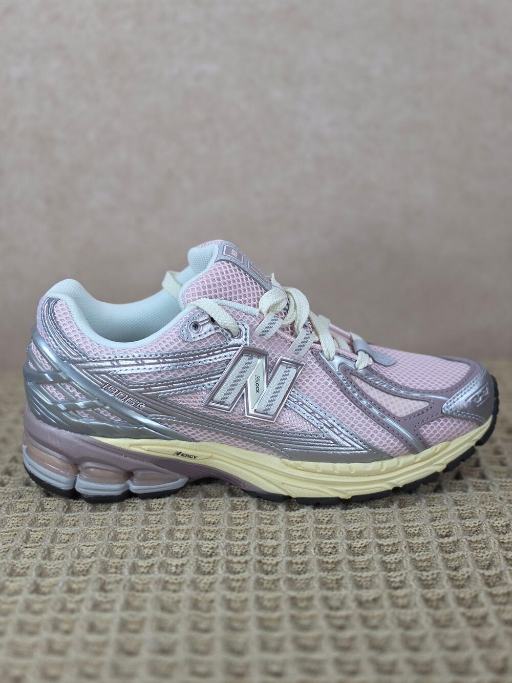 New Balance 1906R U1906RNF Women’s 7.5 Pink Grey – Brand New